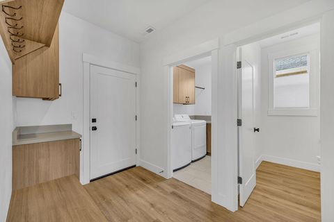 Tiny photo for 20505 Aberdeen Drive, Bend, OR 97702 (MLS # 220213899)