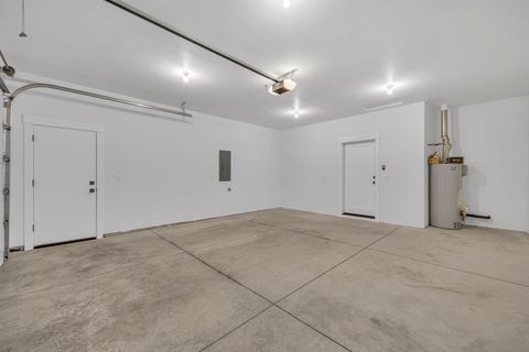 Tiny photo for 20505 Aberdeen Drive, Bend, OR 97702 (MLS # 220213899)