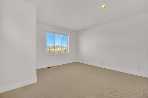 Tiny photo for 20505 Aberdeen Drive, Bend, OR 97702 (MLS # 220213899)