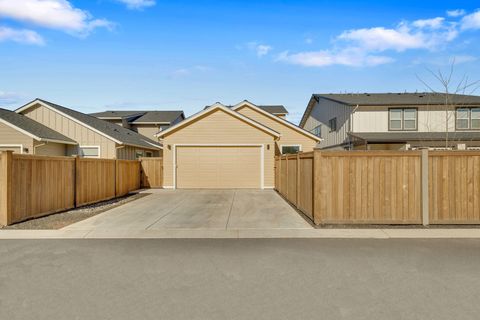 Tiny photo for 20505 Aberdeen Drive, Bend, OR 97702 (MLS # 220213899)
