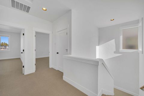 Tiny photo for 20505 Aberdeen Drive, Bend, OR 97702 (MLS # 220213899)