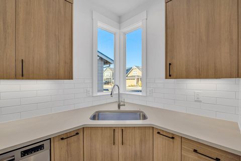 Tiny photo for 20505 Aberdeen Drive, Bend, OR 97702 (MLS # 220213899)