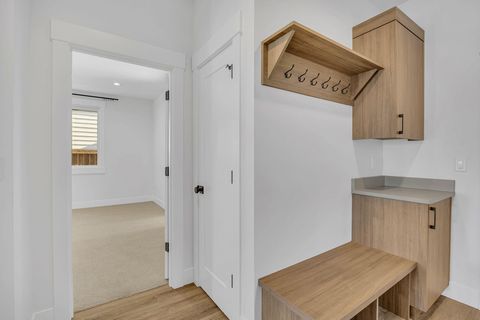 Tiny photo for 20505 Aberdeen Drive, Bend, OR 97702 (MLS # 220213899)