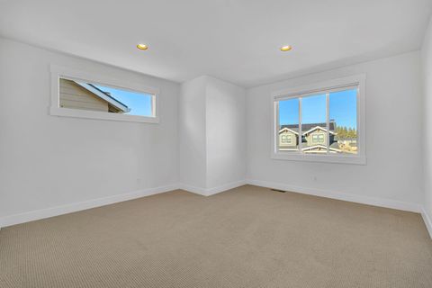 Tiny photo for 20505 Aberdeen Drive, Bend, OR 97702 (MLS # 220213899)