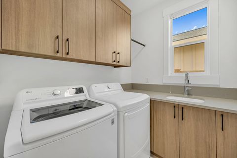 Tiny photo for 20505 Aberdeen Drive, Bend, OR 97702 (MLS # 220213899)