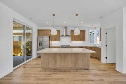 Tiny photo for 20505 Aberdeen Drive, Bend, OR 97702 (MLS # 220213899)