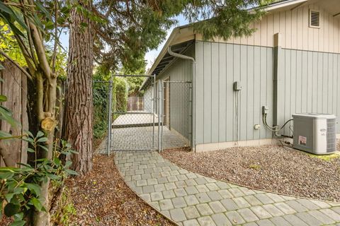 Tiny photo for 815 SE 11th Street, Grants Pass, OR 97526 (MLS # 220212659)