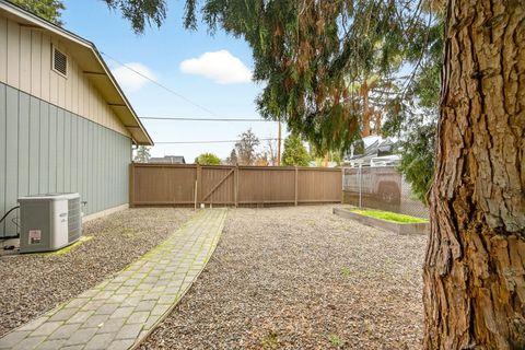 Tiny photo for 815 SE 11th Street, Grants Pass, OR 97526 (MLS # 220212659)