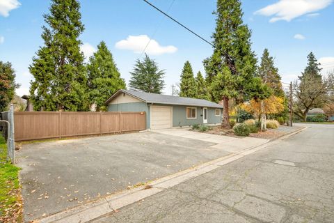Tiny photo for 815 SE 11th Street, Grants Pass, OR 97526 (MLS # 220212659)