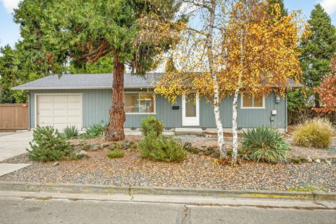 Tiny photo for 815 SE 11th Street, Grants Pass, OR 97526 (MLS # 220212659)
