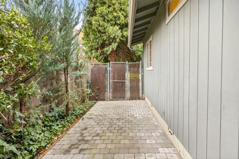 Tiny photo for 815 SE 11th Street, Grants Pass, OR 97526 (MLS # 220212659)