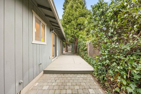 Tiny photo for 815 SE 11th Street, Grants Pass, OR 97526 (MLS # 220212659)