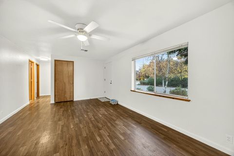 Tiny photo for 815 SE 11th Street, Grants Pass, OR 97526 (MLS # 220212659)