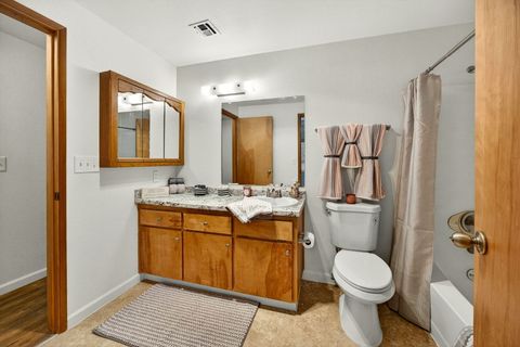 Tiny photo for 815 SE 11th Street, Grants Pass, OR 97526 (MLS # 220212659)