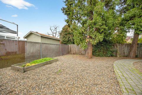 Tiny photo for 815 SE 11th Street, Grants Pass, OR 97526 (MLS # 220212659)