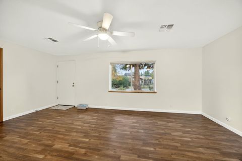 Tiny photo for 815 SE 11th Street, Grants Pass, OR 97526 (MLS # 220212659)