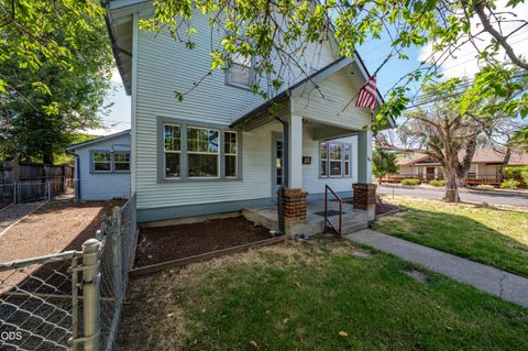 Tiny photo for 404 S Grape Street, Medford, OR 97501 (MLS # 220225854)