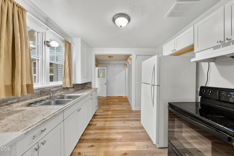 Tiny photo for 404 S Grape Street, Medford, OR 97501 (MLS # 220225854)