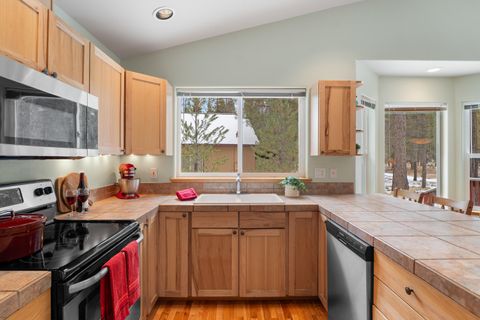 Tiny photo for 55565 Wagon Master Way, Bend, OR 97707 (MLS # 220215582)