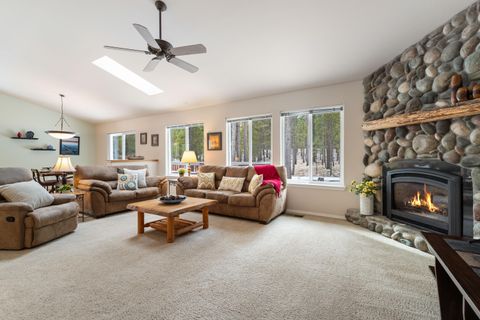 Tiny photo for 55565 Wagon Master Way, Bend, OR 97707 (MLS # 220215582)