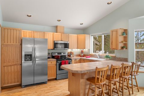 Tiny photo for 55565 Wagon Master Way, Bend, OR 97707 (MLS # 220215582)