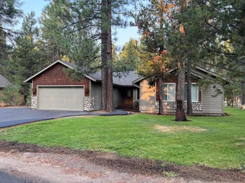 Tiny photo for 55565 Wagon Master Way, Bend, OR 97707 (MLS # 220215582)