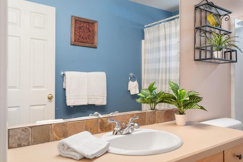 Tiny photo for 55565 Wagon Master Way, Bend, OR 97707 (MLS # 220215582)