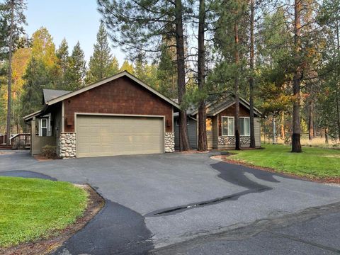 Tiny photo for 55565 Wagon Master Way, Bend, OR 97707 (MLS # 220215582)