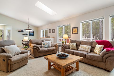 Tiny photo for 55565 Wagon Master Way, Bend, OR 97707 (MLS # 220215582)