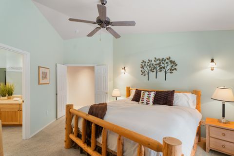 Tiny photo for 55565 Wagon Master Way, Bend, OR 97707 (MLS # 220215582)