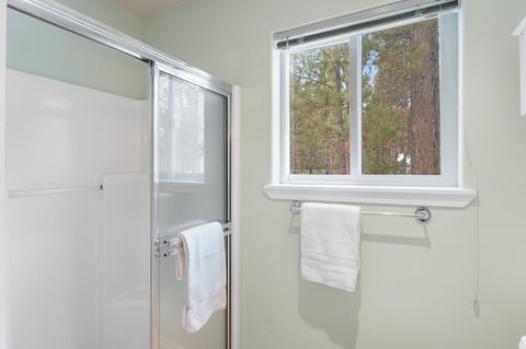 Tiny photo for 55565 Wagon Master Way, Bend, OR 97707 (MLS # 220215582)