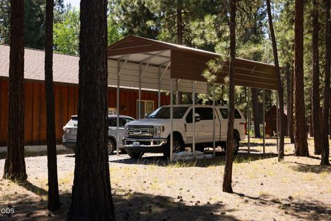 Tiny photo for 51889 Pine Loop Drive, La Pine, OR 97739 (MLS # 220225087)
