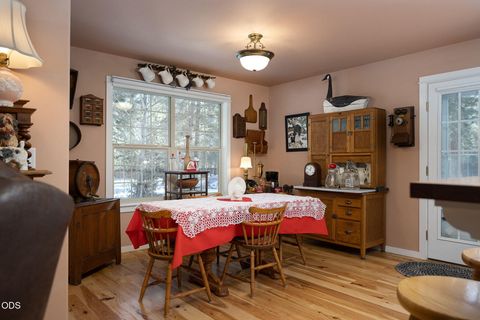 Tiny photo for 51889 Pine Loop Drive, La Pine, OR 97739 (MLS # 220225087)