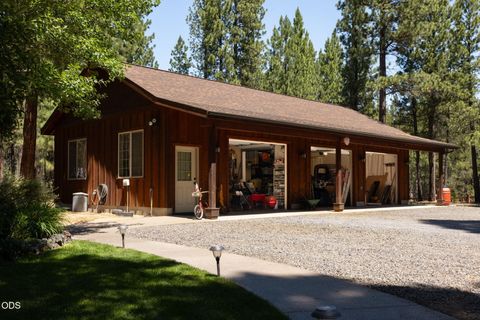 Tiny photo for 51889 Pine Loop Drive, La Pine, OR 97739 (MLS # 220225087)