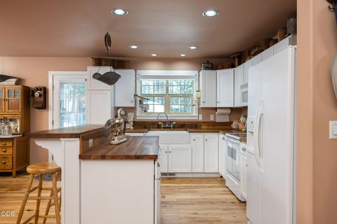 Tiny photo for 51889 Pine Loop Drive, La Pine, OR 97739 (MLS # 220225087)