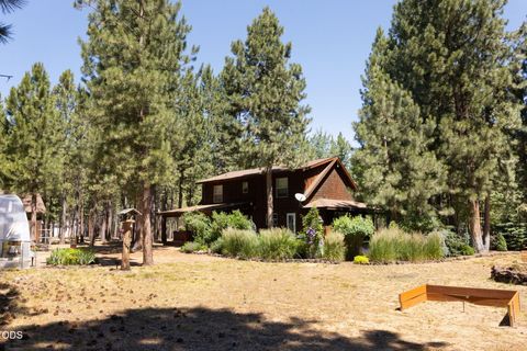 Tiny photo for 51889 Pine Loop Drive, La Pine, OR 97739 (MLS # 220225087)