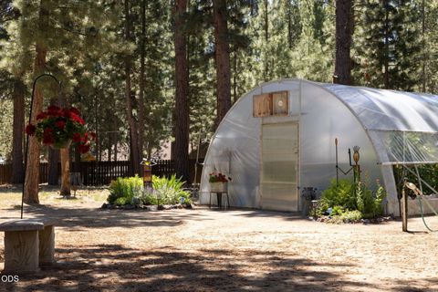 Tiny photo for 51889 Pine Loop Drive, La Pine, OR 97739 (MLS # 220225087)