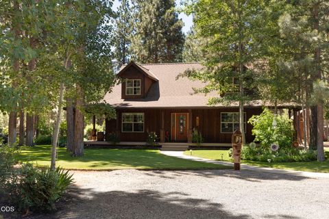 Tiny photo for 51889 Pine Loop Drive, La Pine, OR 97739 (MLS # 220225087)