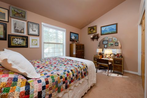 Tiny photo for 51889 Pine Loop Drive, La Pine, OR 97739 (MLS # 220225087)