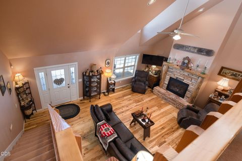 Tiny photo for 51889 Pine Loop Drive, La Pine, OR 97739 (MLS # 220225087)
