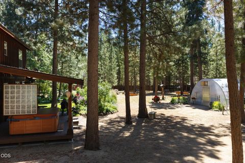 Tiny photo for 51889 Pine Loop Drive, La Pine, OR 97739 (MLS # 220225087)