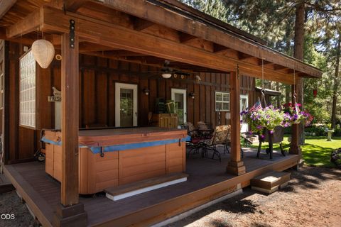 Tiny photo for 51889 Pine Loop Drive, La Pine, OR 97739 (MLS # 220225087)