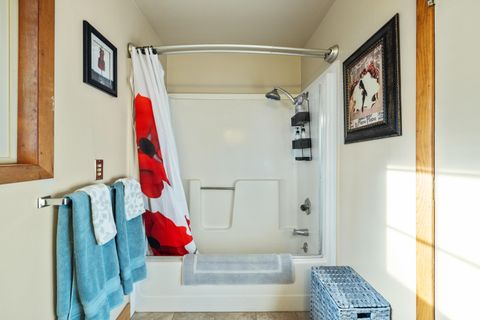 Tiny photo for 32486 Modoc Point Road, Chiloquin, OR 97624 (MLS # 220213730)