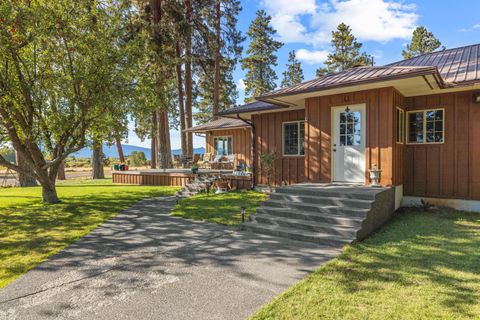 Photo of 32486 Modoc Point Road, Chiloquin, OR 97624 (MLS # 220213730)