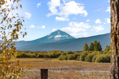 Tiny photo for 32486 Modoc Point Road, Chiloquin, OR 97624 (MLS # 220213730)