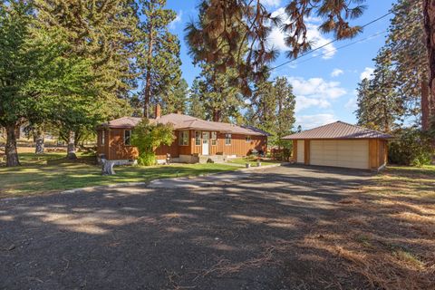 Tiny photo for 32486 Modoc Point Road, Chiloquin, OR 97624 (MLS # 220213730)
