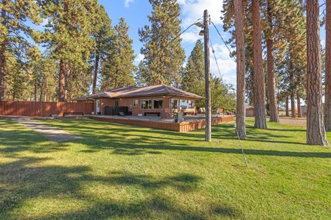 Tiny photo for 32486 Modoc Point Road, Chiloquin, OR 97624 (MLS # 220213730)