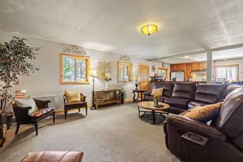 Tiny photo for 32486 Modoc Point Road, Chiloquin, OR 97624 (MLS # 220213730)