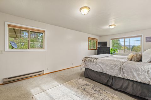 Tiny photo for 32486 Modoc Point Road, Chiloquin, OR 97624 (MLS # 220213730)