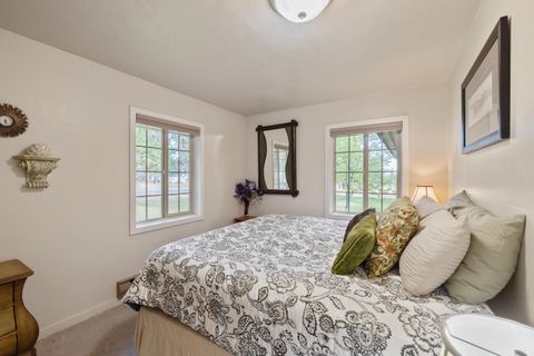 Tiny photo for 32486 Modoc Point Road, Chiloquin, OR 97624 (MLS # 220213730)